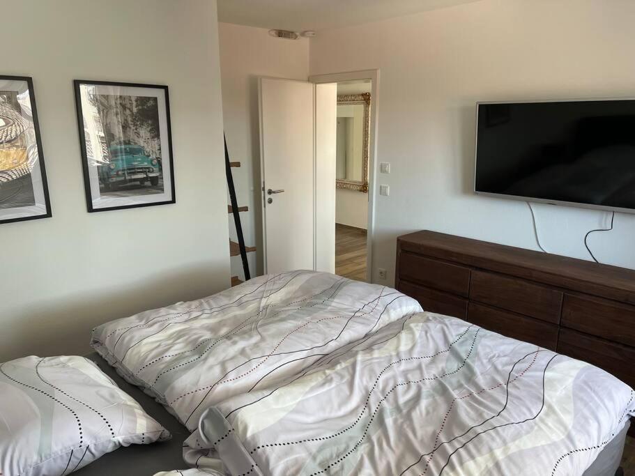 Gemuetliche Wohnung Mit Grosser Terrasse Bruckmuhl Luaran gambar