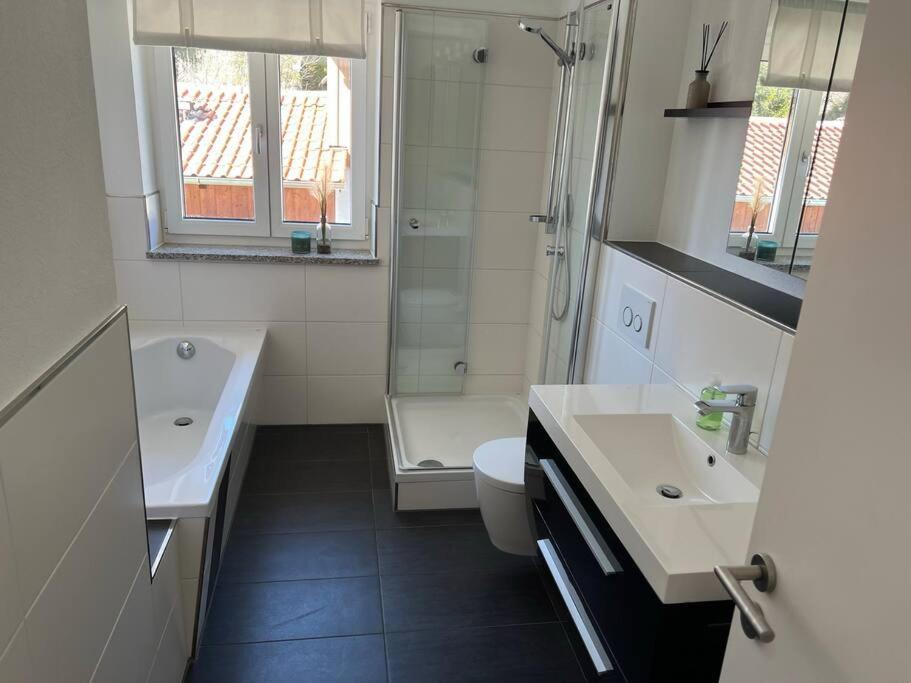 Gemuetliche Wohnung Mit Grosser Terrasse Bruckmuhl Luaran gambar